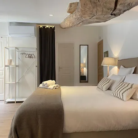 게스트하우스 La Maison Du Clocher 4*