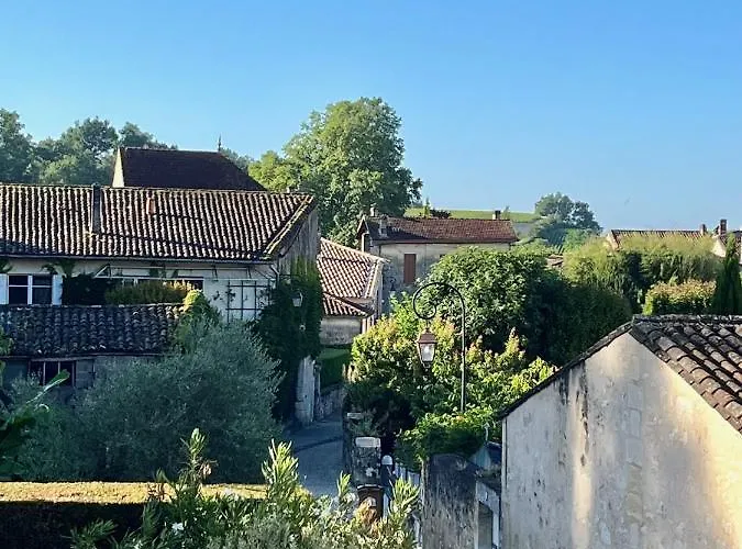 La Maison Du Clocher Guest house