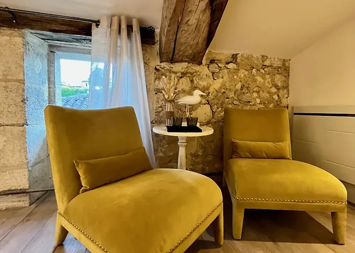 Guest house La Maison Du Clocher 4*